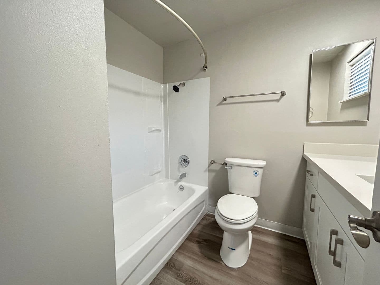 Burien Apartment: 421 Ambaum Blvd SW
