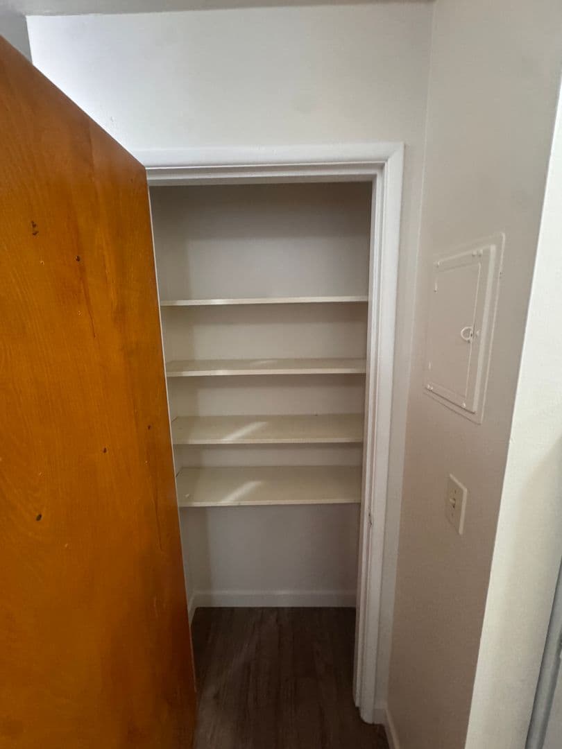 Seattle Apartment: 525 Bellevue Ave E