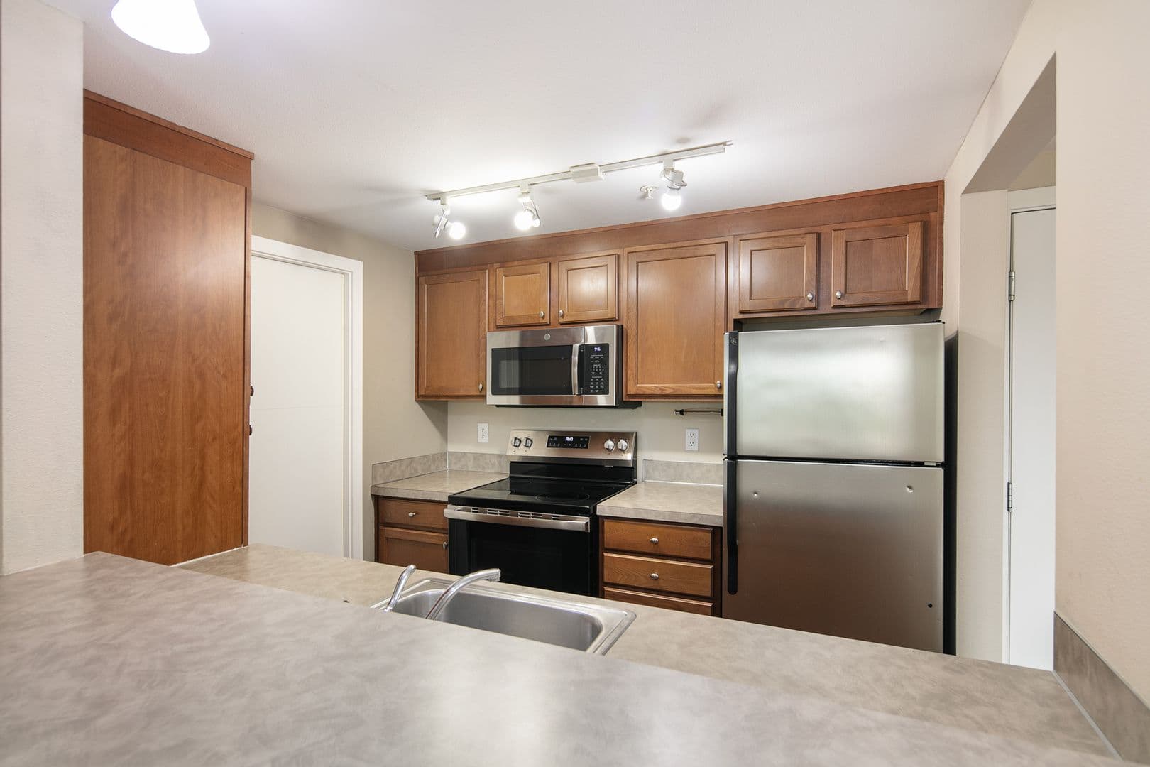 Tacoma Apartment: 815 S 9th St