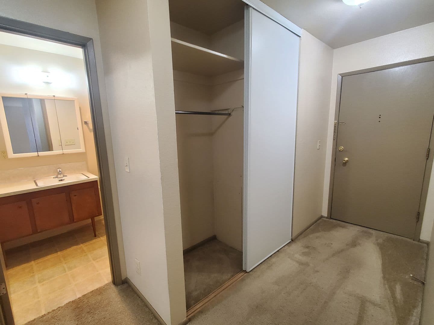 Seattle Apartment: 5512 15th Ave NE