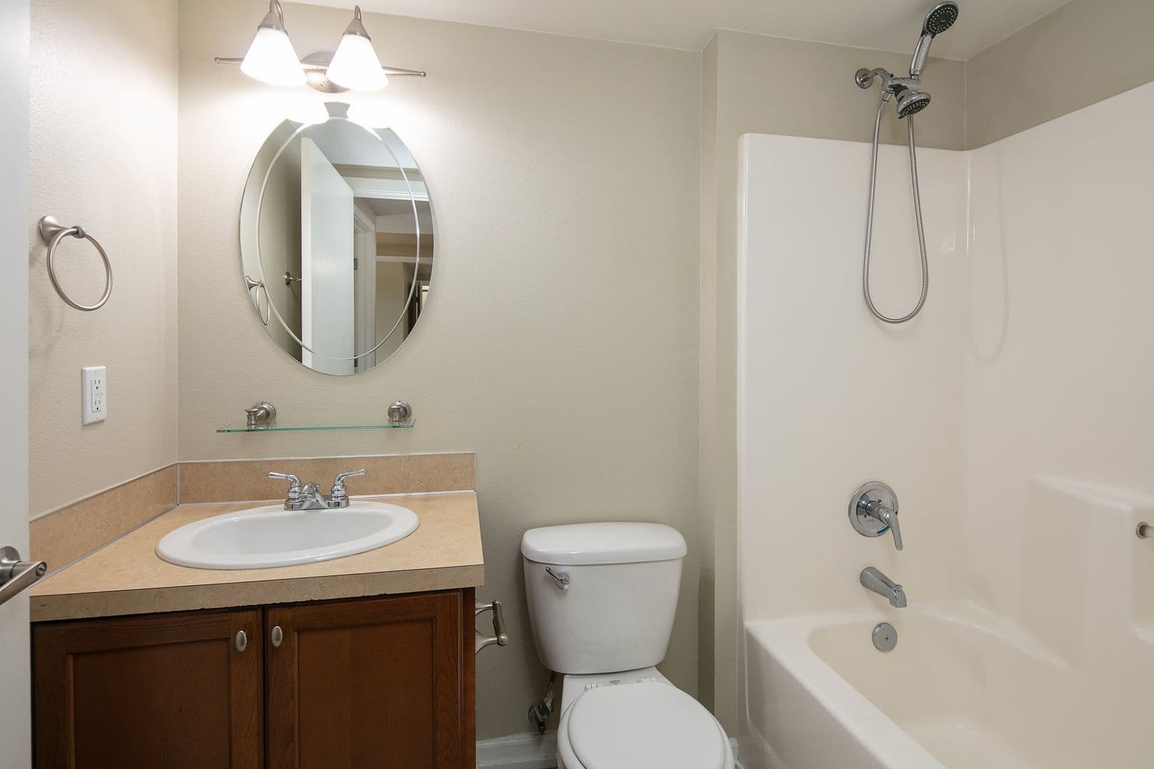 Tacoma Apartment: 815 S 9th St