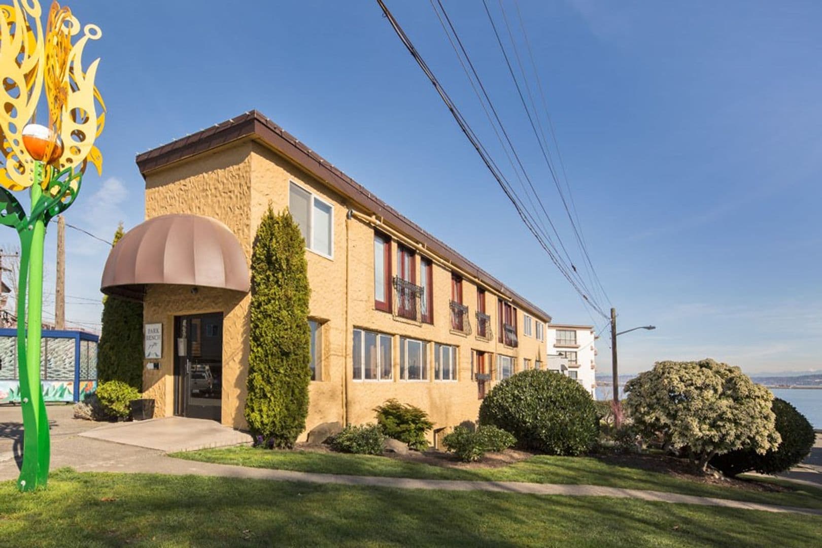Seattle Apartment: 1928 43rd Ave E