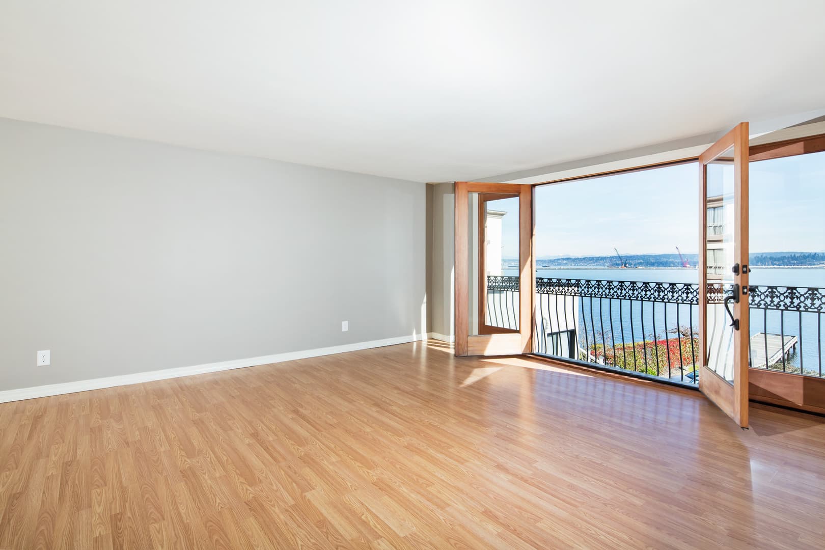 Seattle Apartment: 1928 43rd Ave E