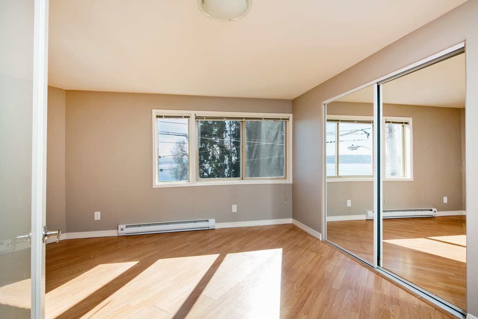 Seattle Apartment: 1928 43rd Ave E