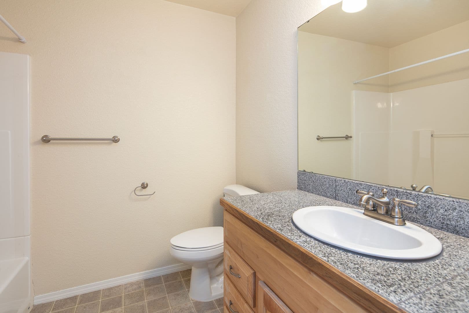 Everett Apartment: 832 W Casino Rd