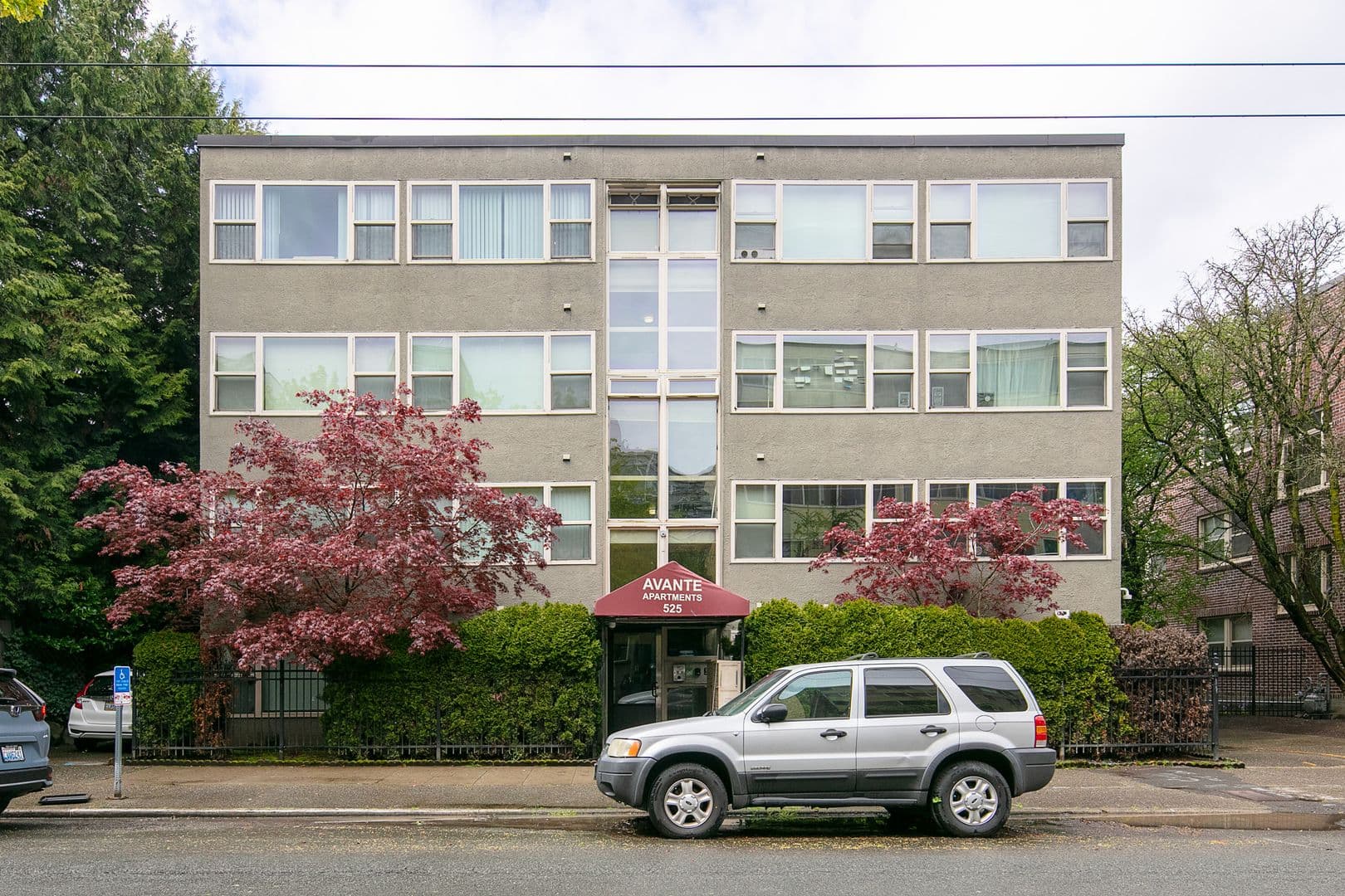 Seattle Apartment: 525 Bellevue Ave E