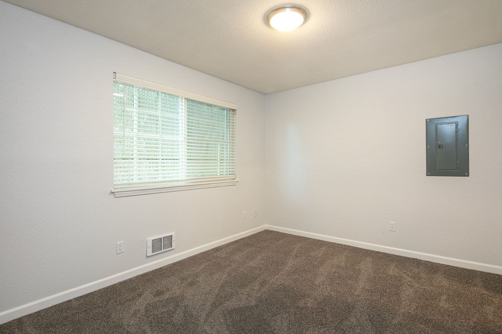Everett Apartment: 8225 11th Dr W