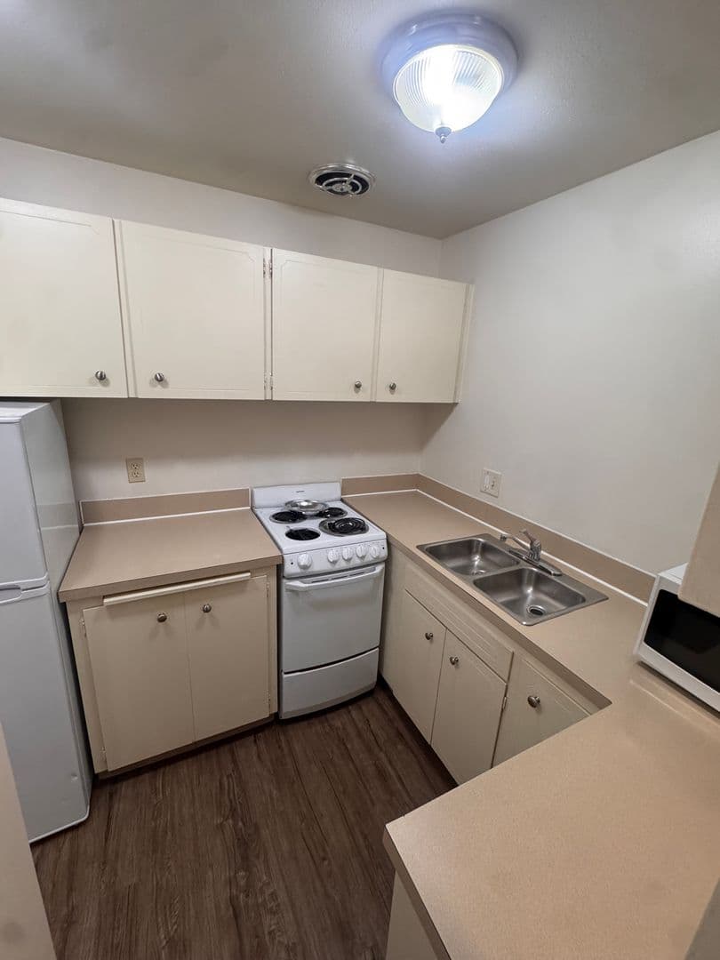 Seattle Apartment: 525 Bellevue Ave E