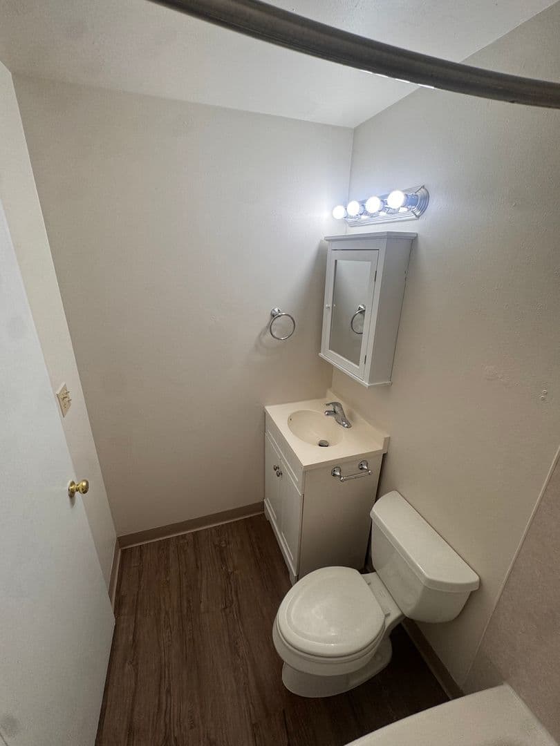 Seattle Apartment: 525 Bellevue Ave E