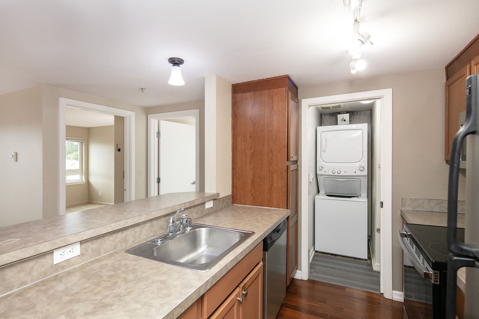 Tacoma Apartment: 815 S 9th St