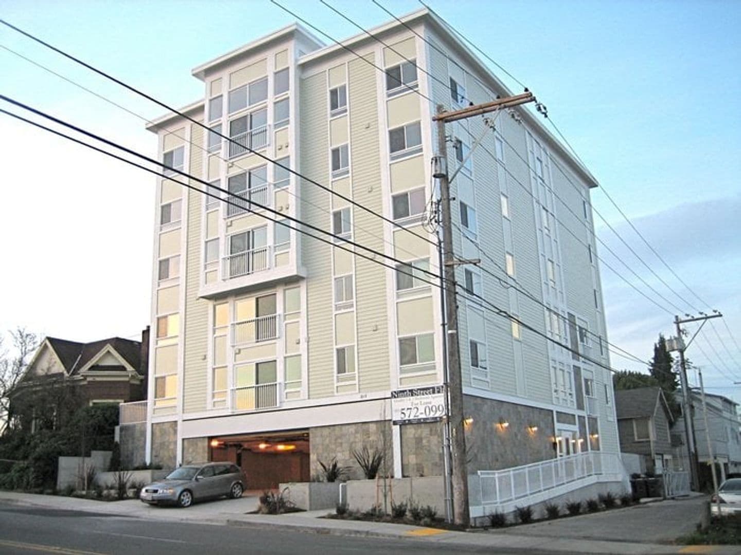 Tacoma Apartment: 815 S 9th St