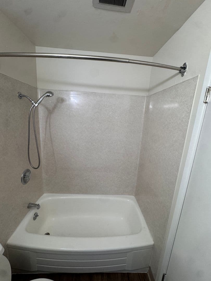 Seattle Apartment: 525 Bellevue Ave E
