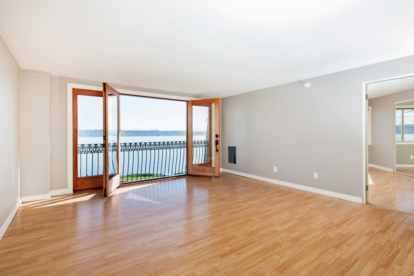 Seattle Apartment: 1928 43rd Ave E