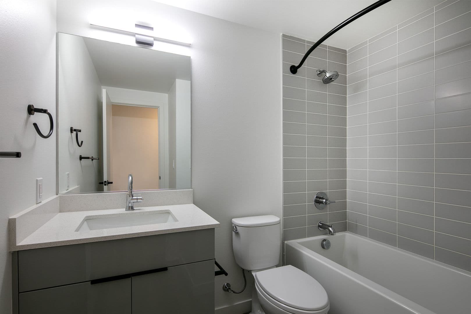 Seattle Apartment: 101 N 46th St