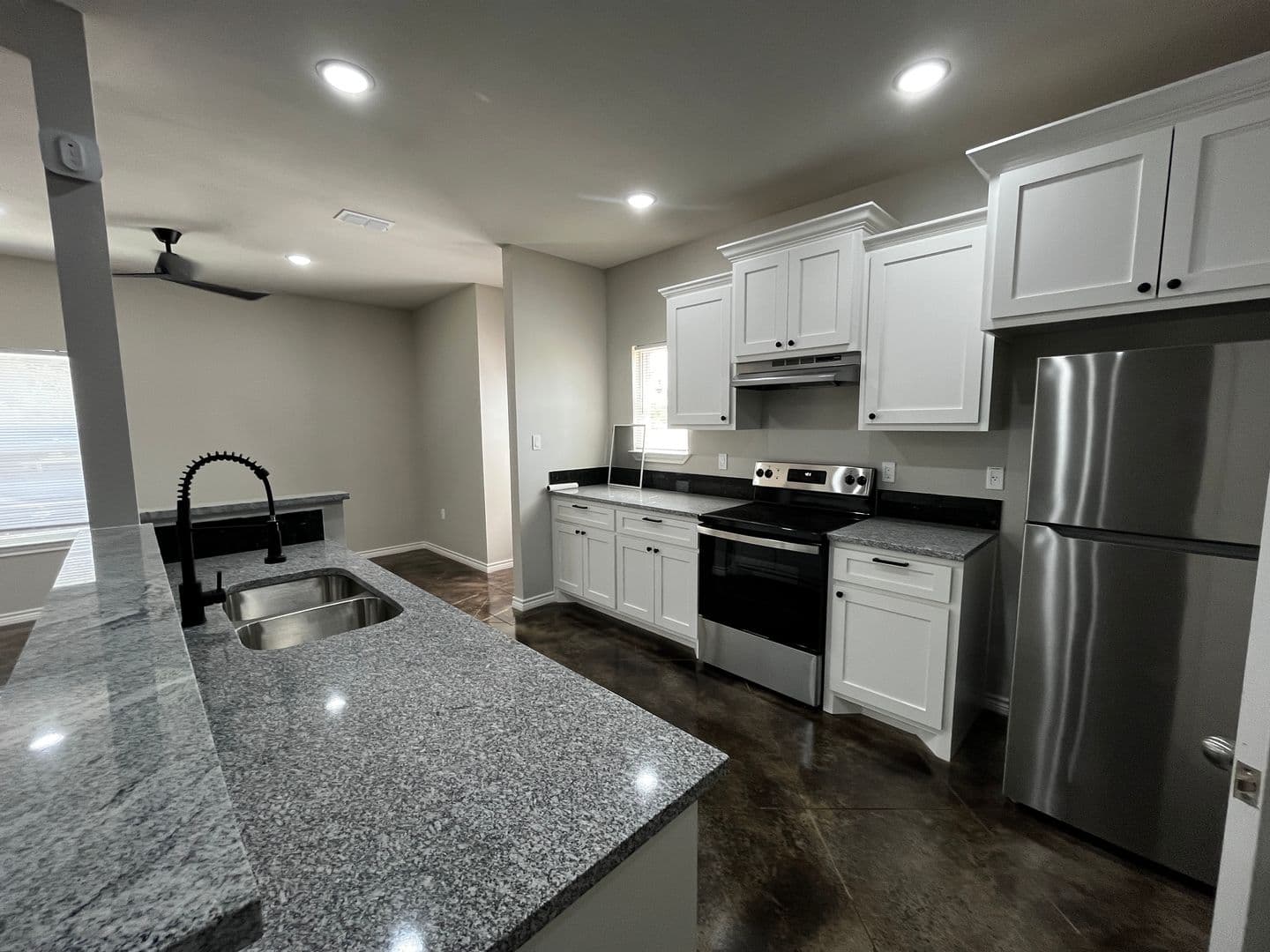 Tyler Apartment: 705 County Rd 326 E