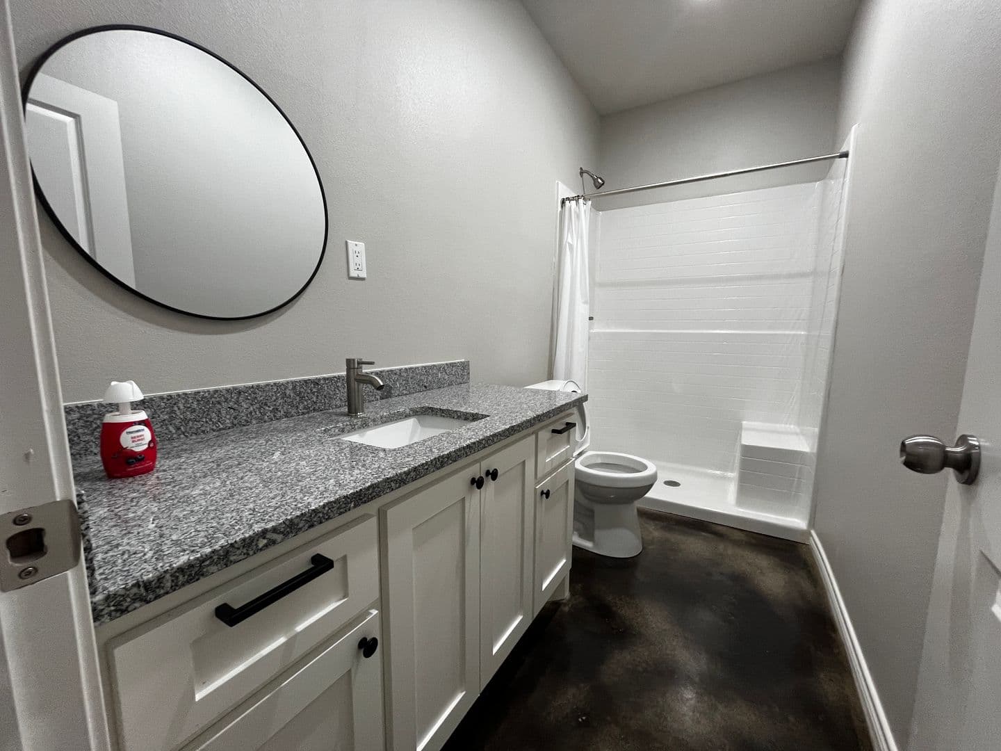 Tyler Apartment: 705 County Rd 326 E