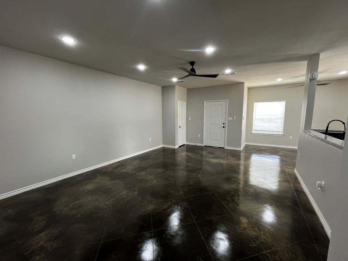 Tyler Apartment: 705 County Rd 326 E