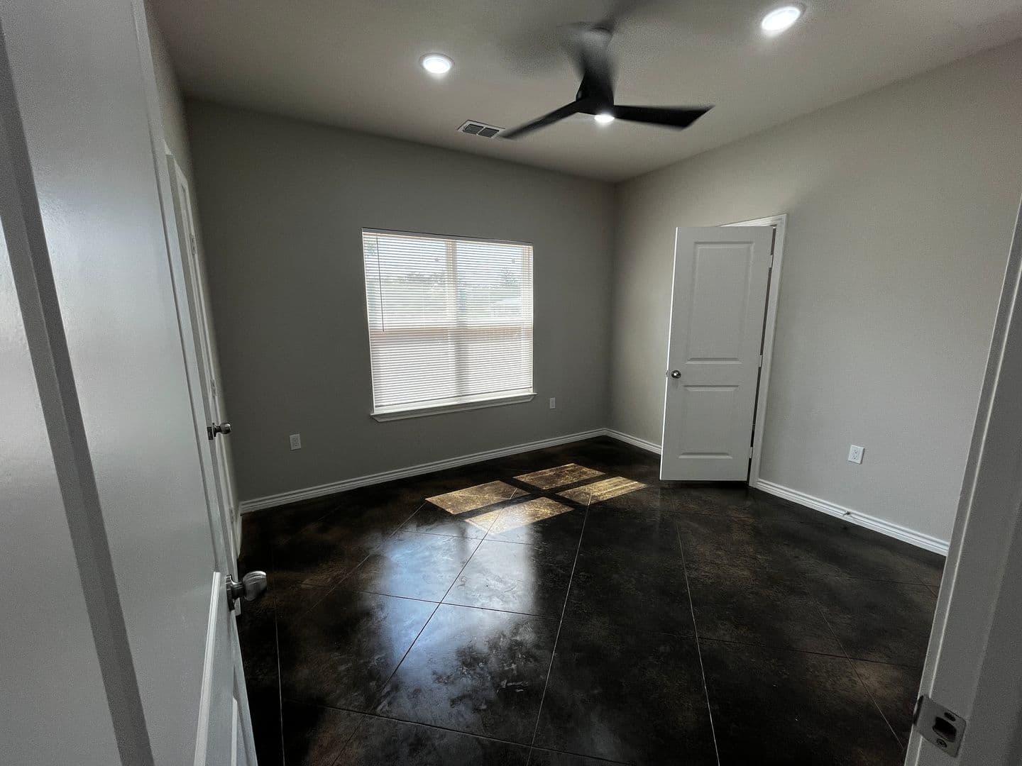 Tyler Apartment: 705 County Rd 326 E