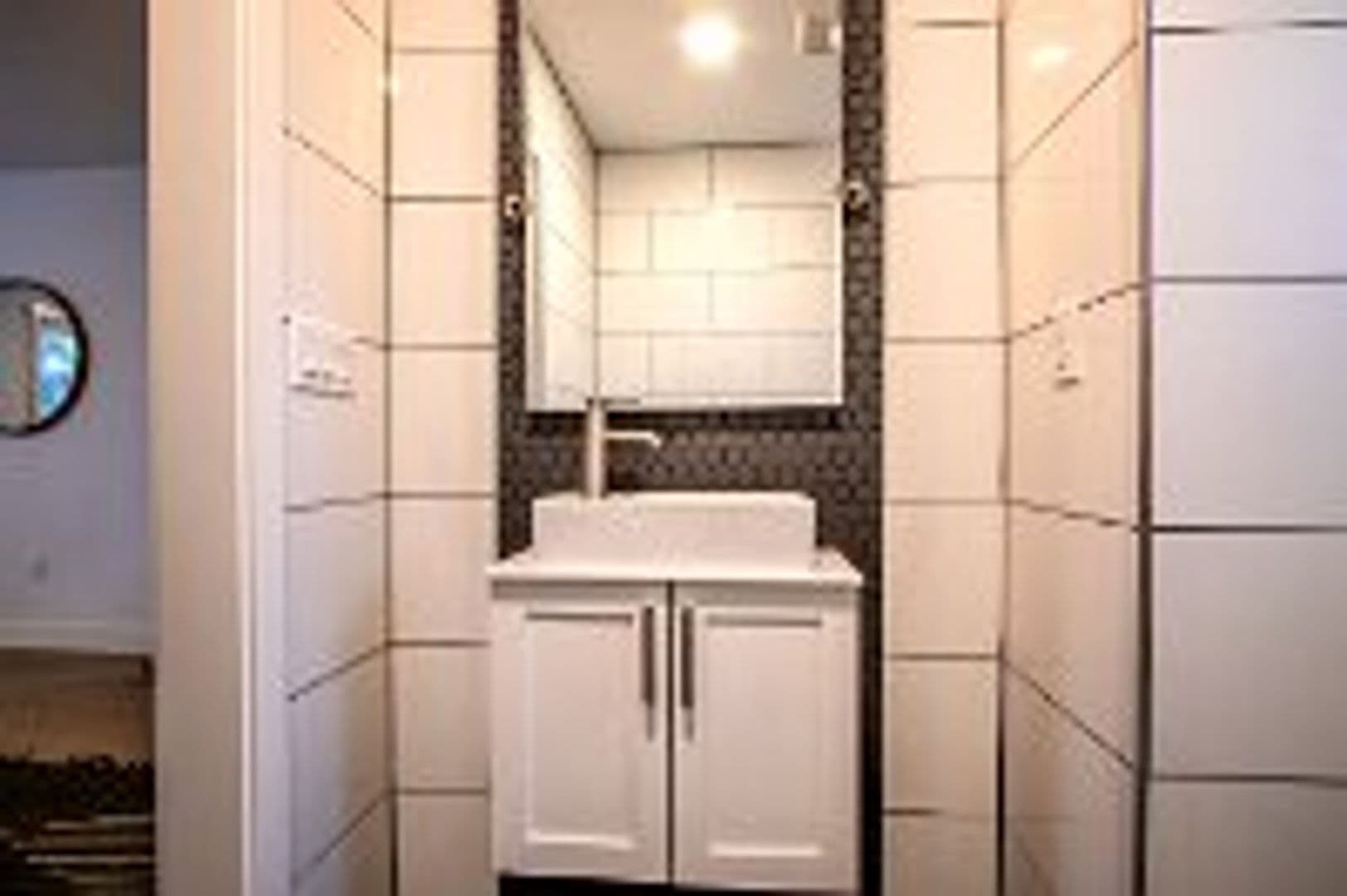 Medford Apartment: 518 N Riverside Ave