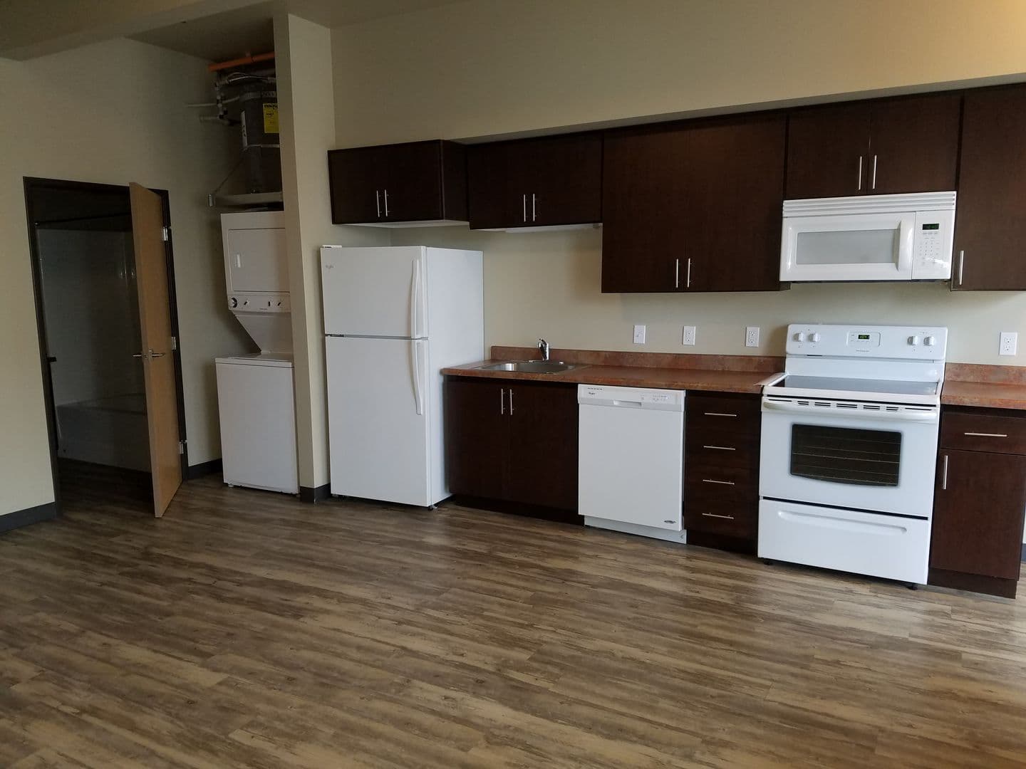 Portland Apartment: 9700 NE Everett Court