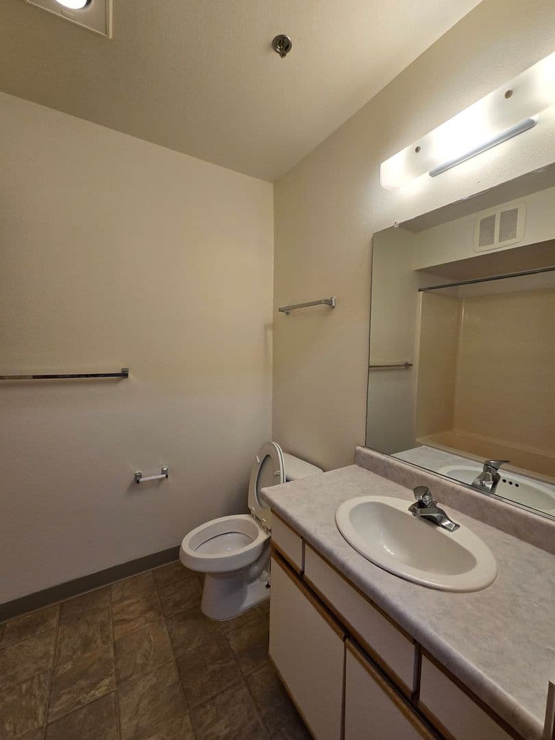Portland Apartment: 945 NW Naito Parkway
