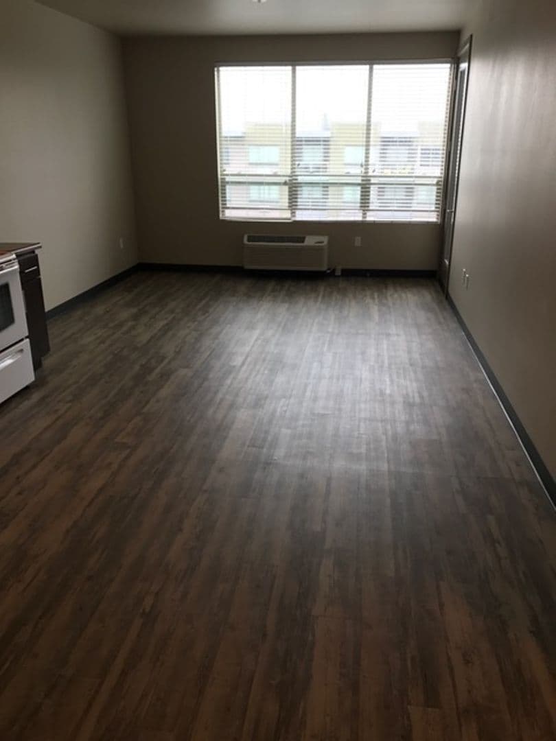 Portland Apartment: 9700 NE Everett Court