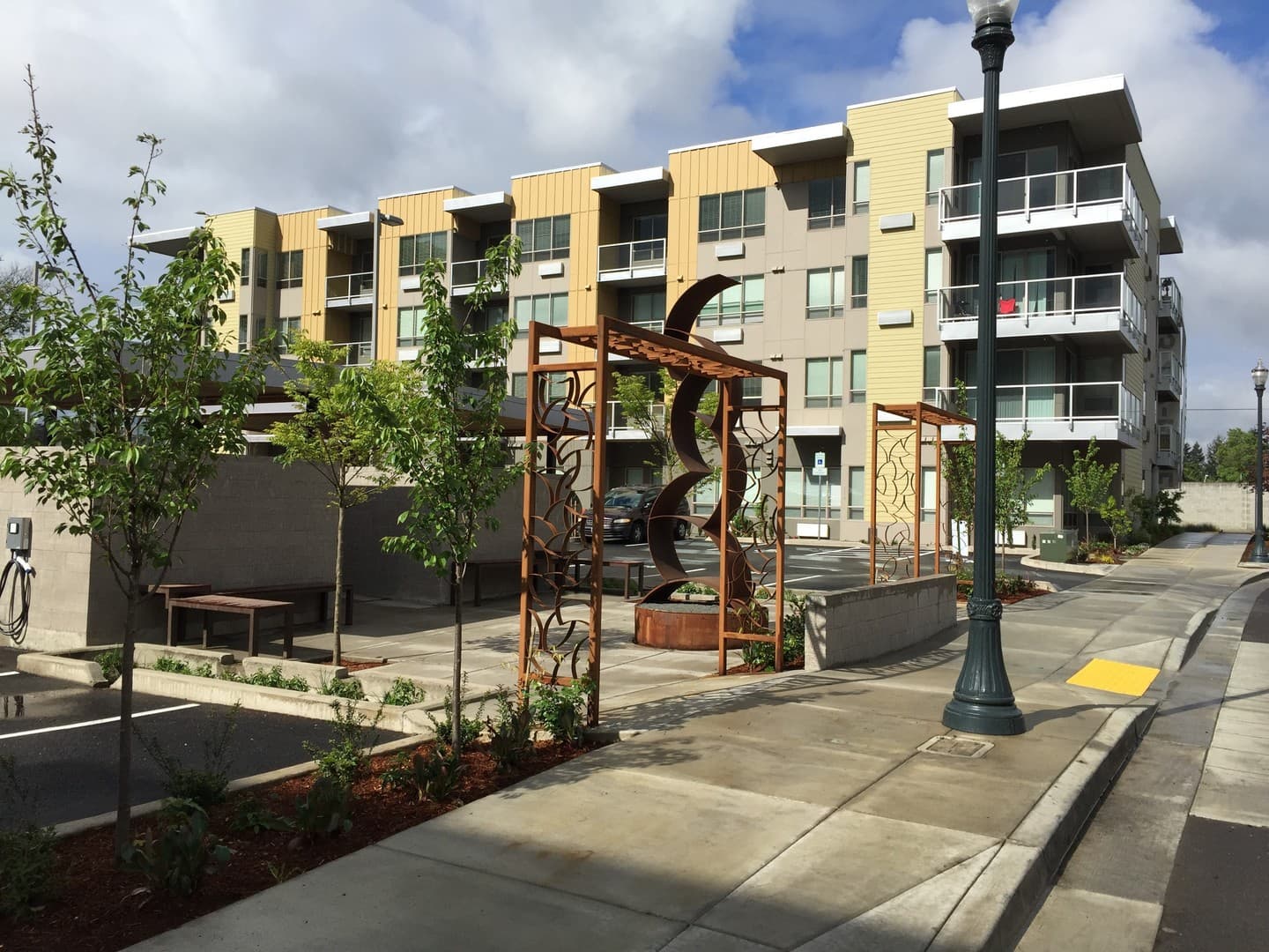 Portland Apartment: 9700 NE Everett Court