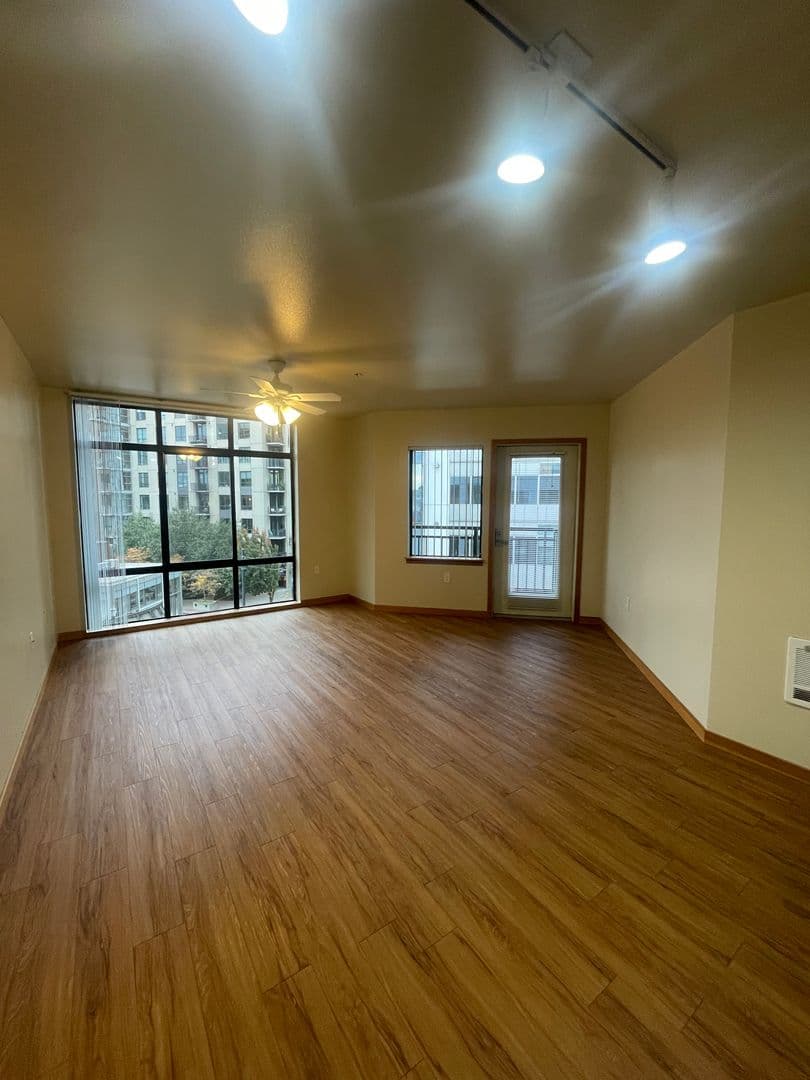 Portland Apartment: 1040 NW 10th Ave