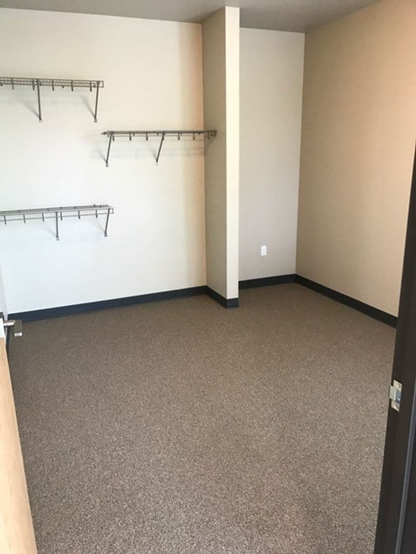 Portland Apartment: 9700 NE Everett Court