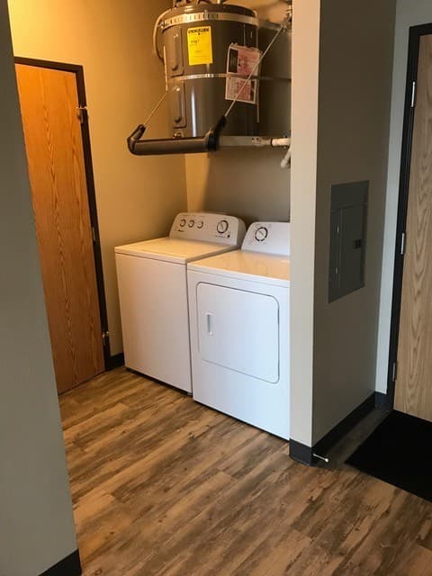 Portland Apartment: 9700 NE Everett Court