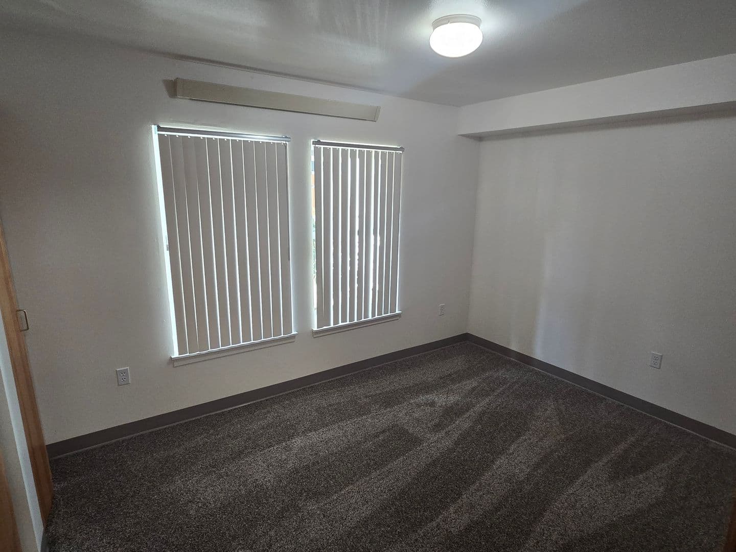 Portland Apartment: 247 SE 160th Ave