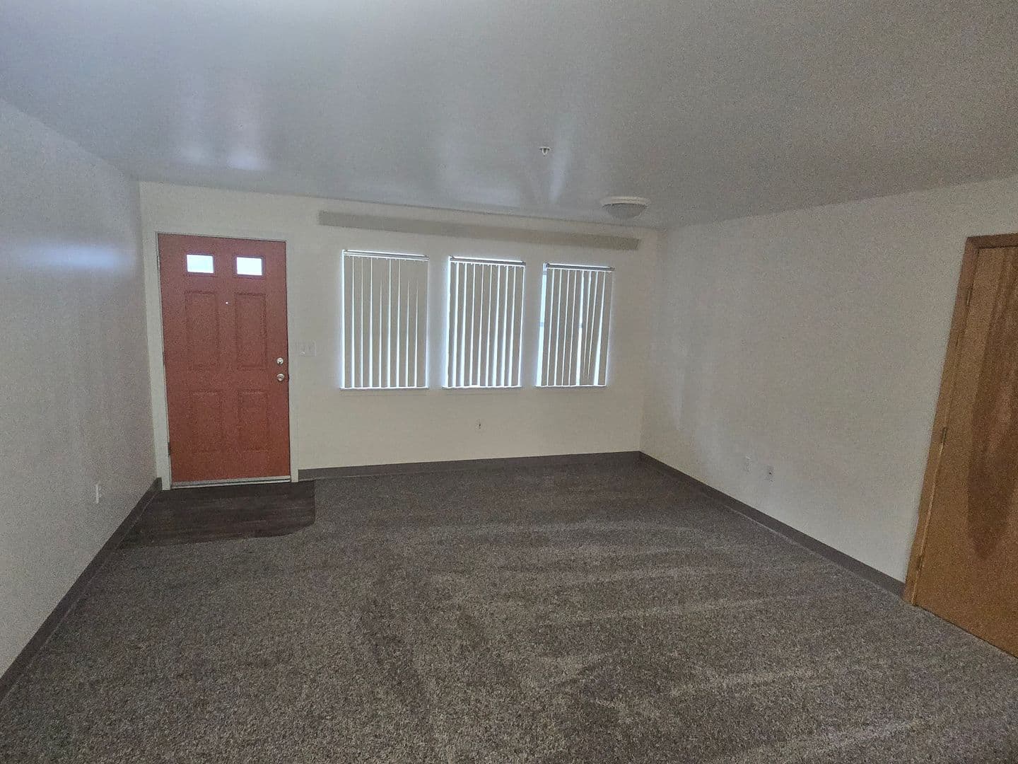Portland Apartment: 247 SE 160th Ave