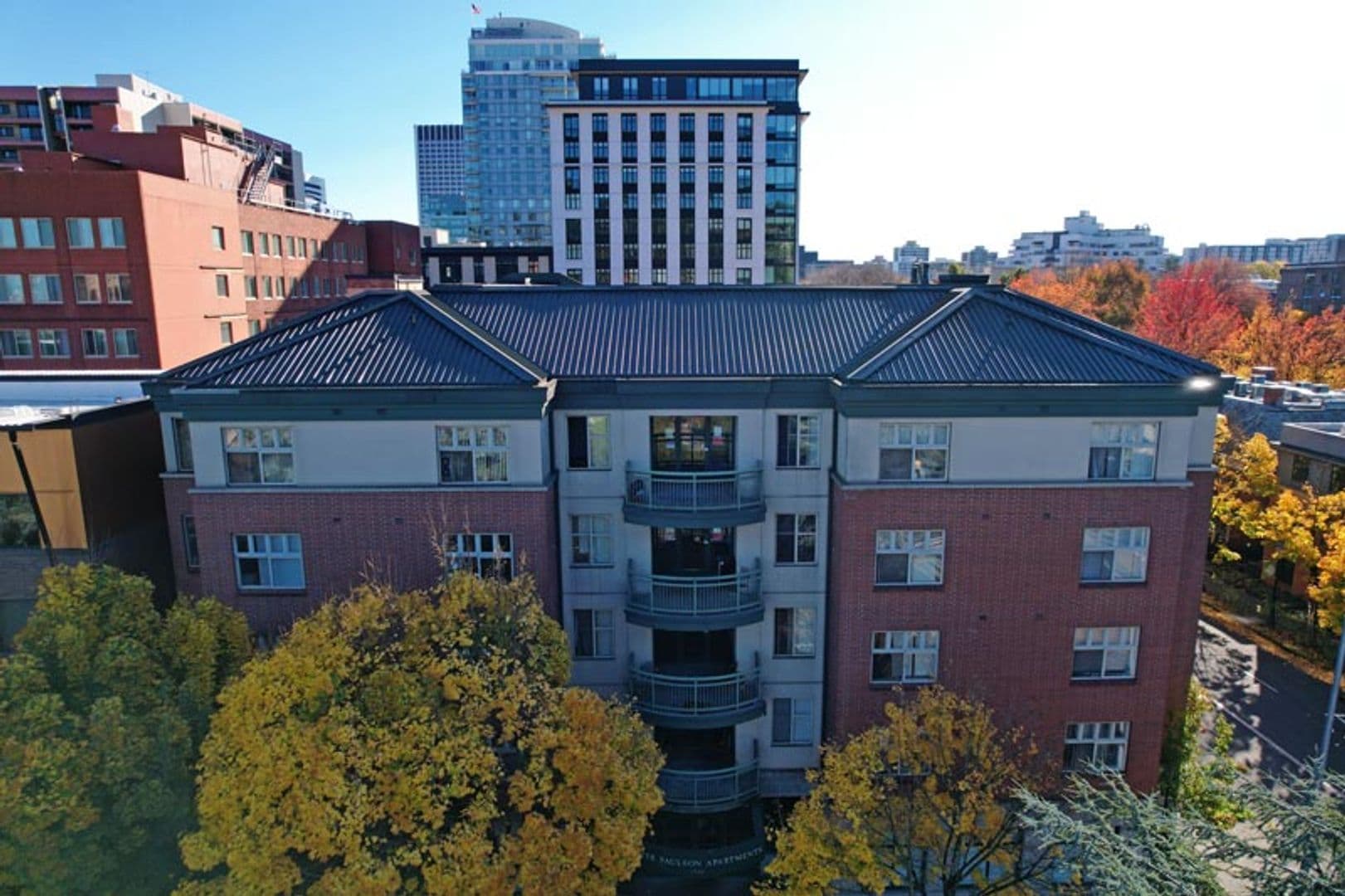 Portland Apartment: 1530 SW 13th Ave