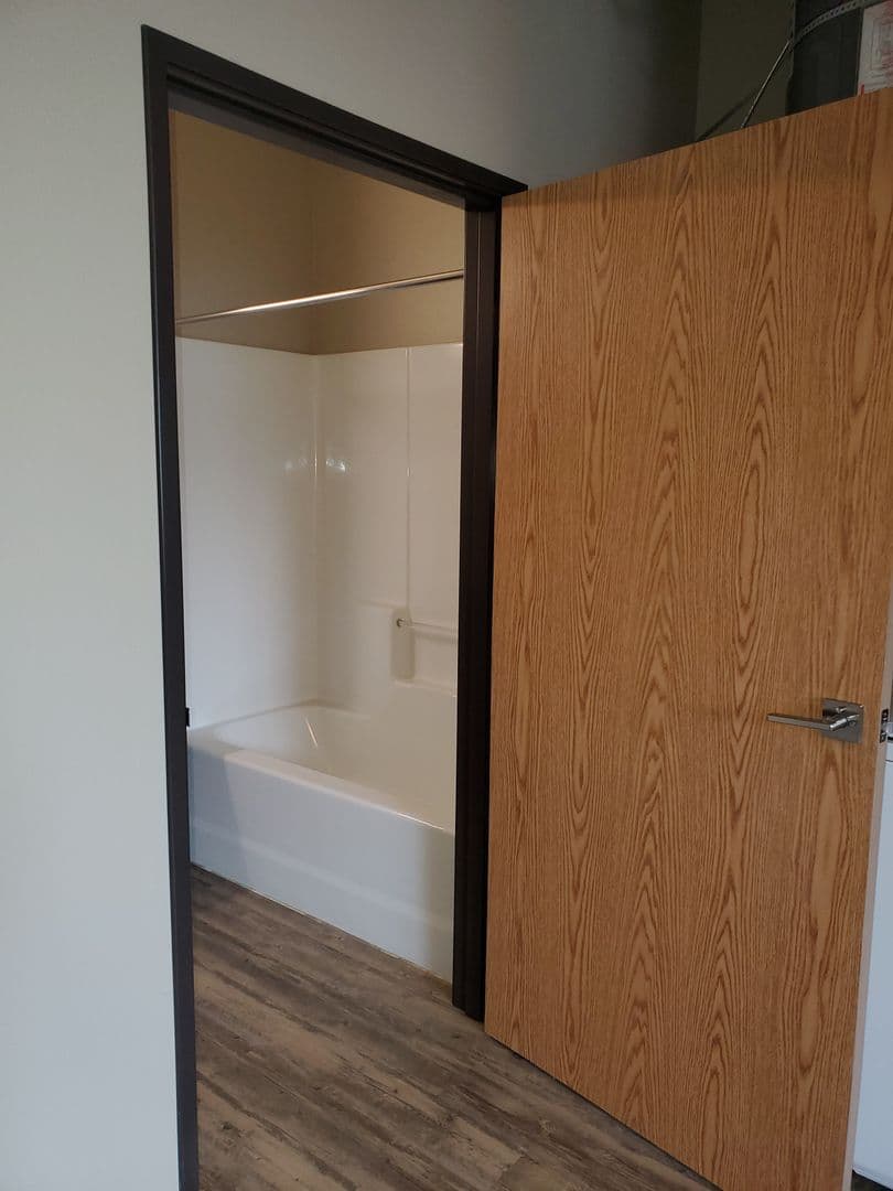 Portland Apartment: 9700 NE Everett Court
