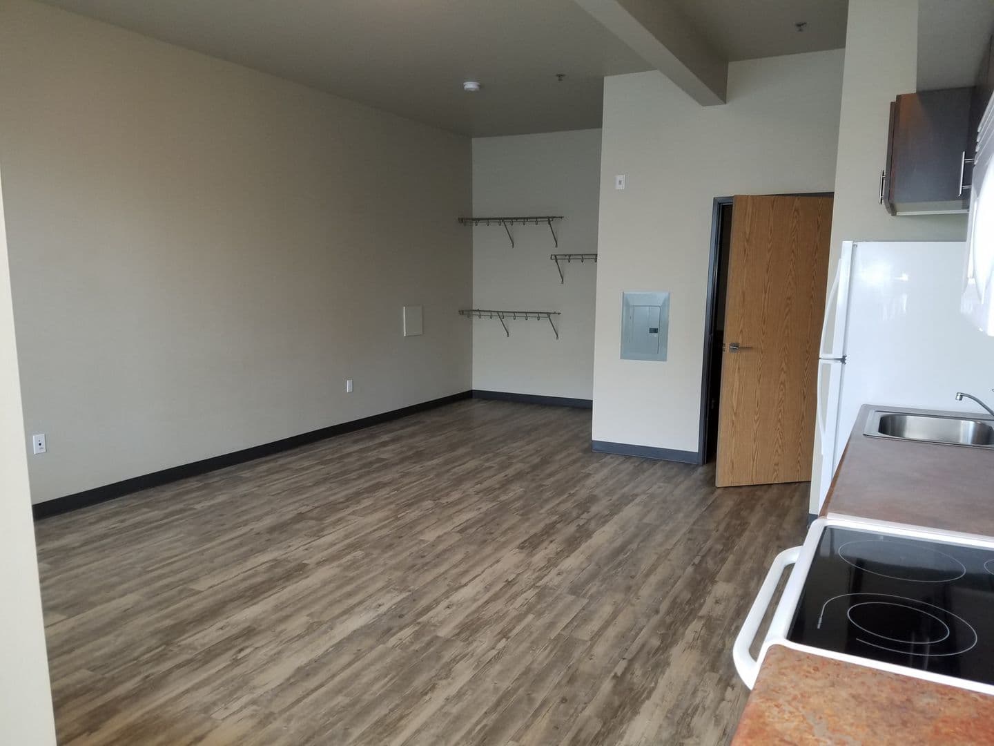 Portland Apartment: 9700 NE Everett Court