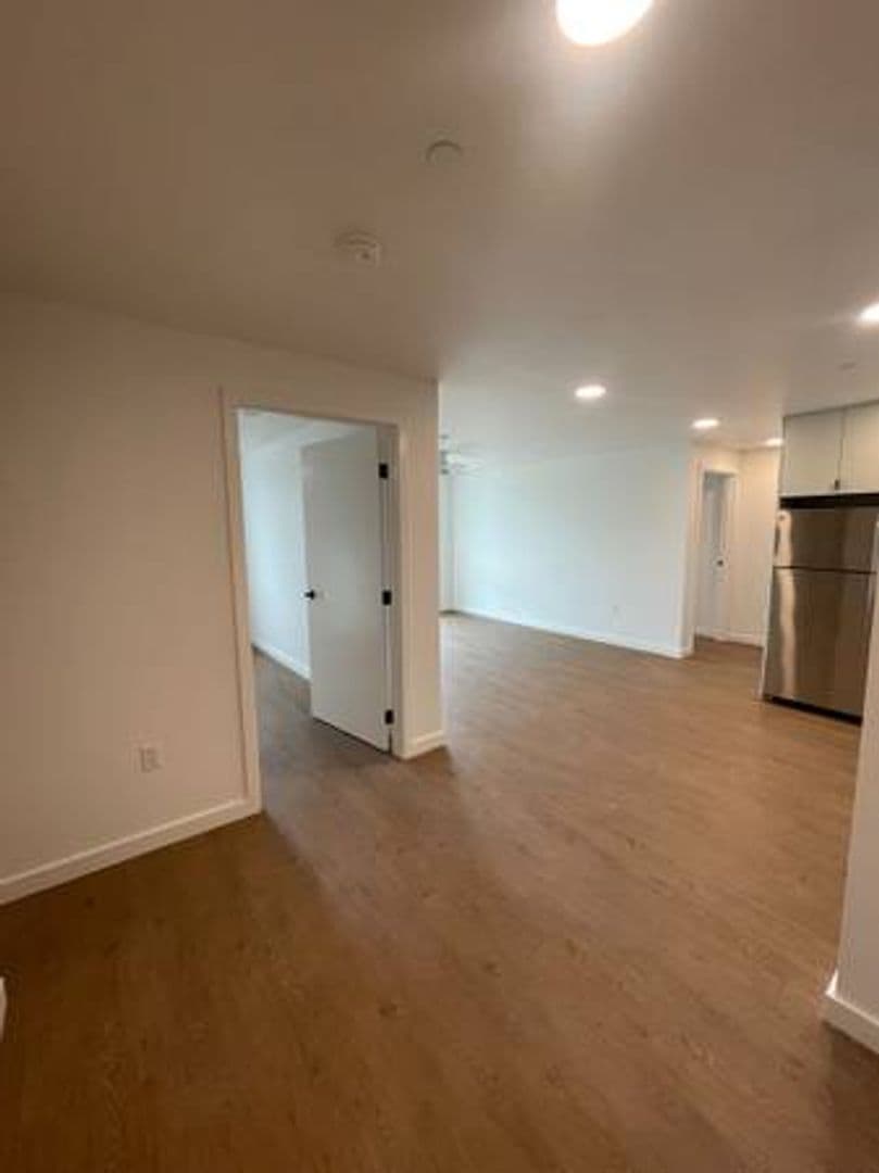 Portland Apartment: 5560 NE 42nd ave