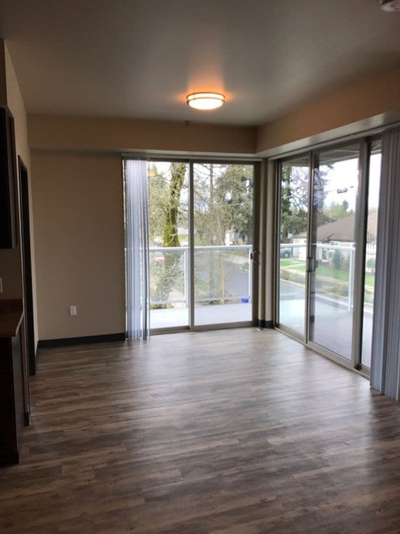 Portland Apartment: 9700 NE Everett Court