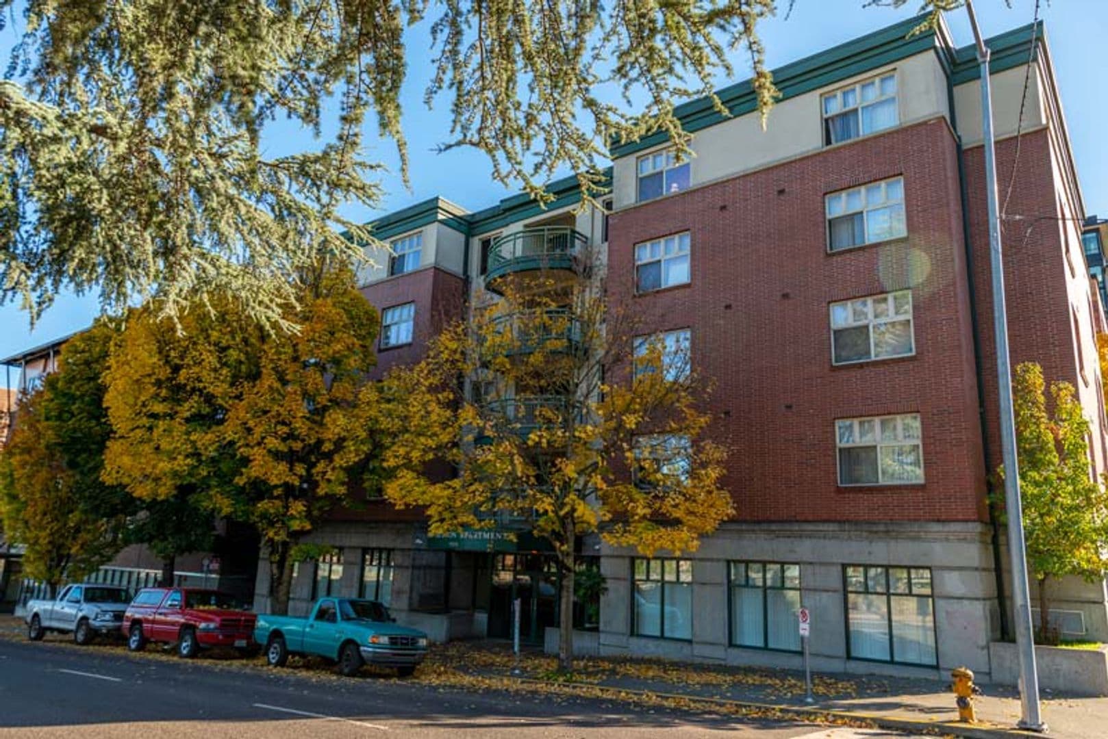 Portland Apartment: 1530 SW 13th Ave