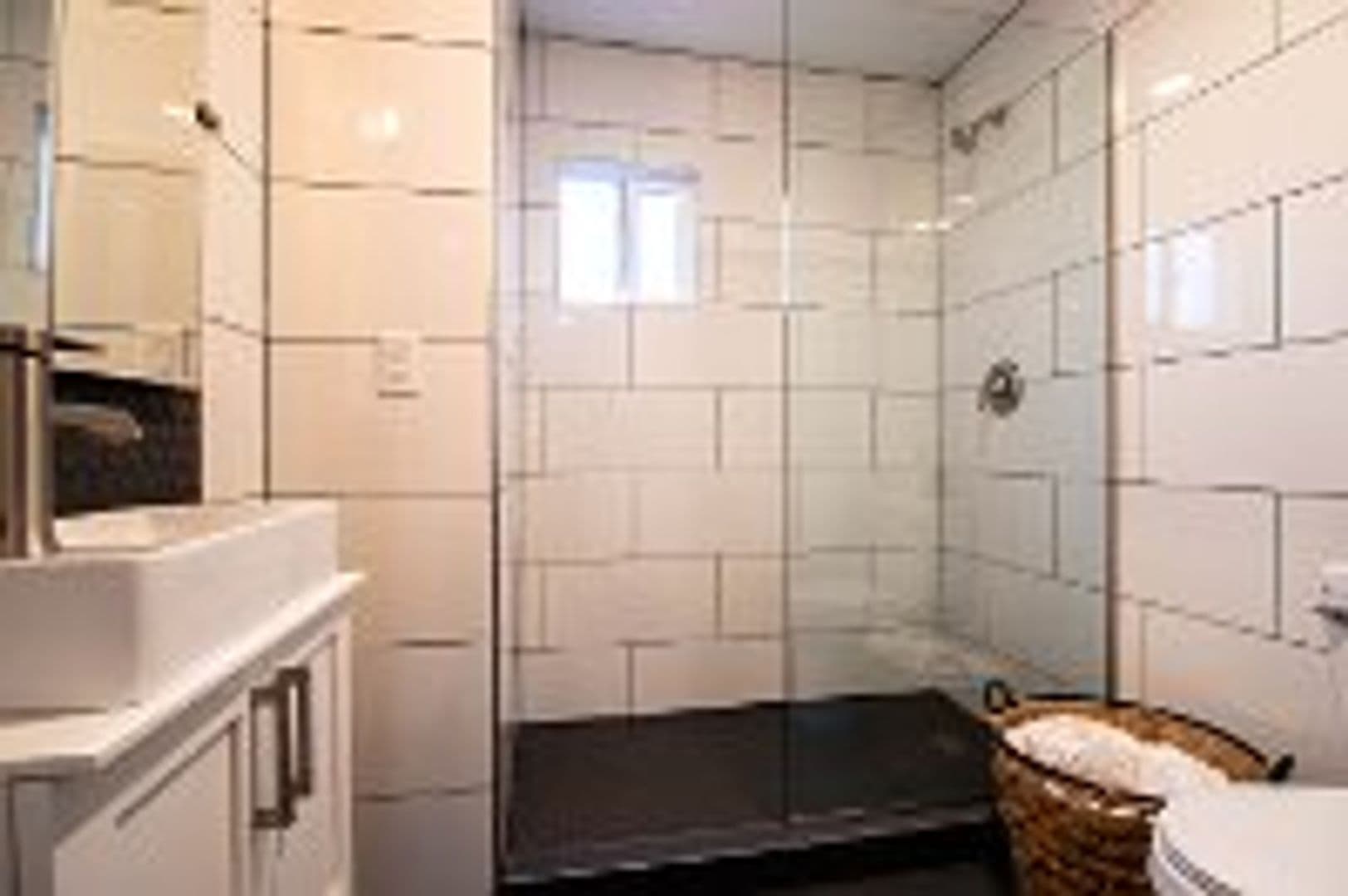 Medford Apartment: 518 N Riverside Ave