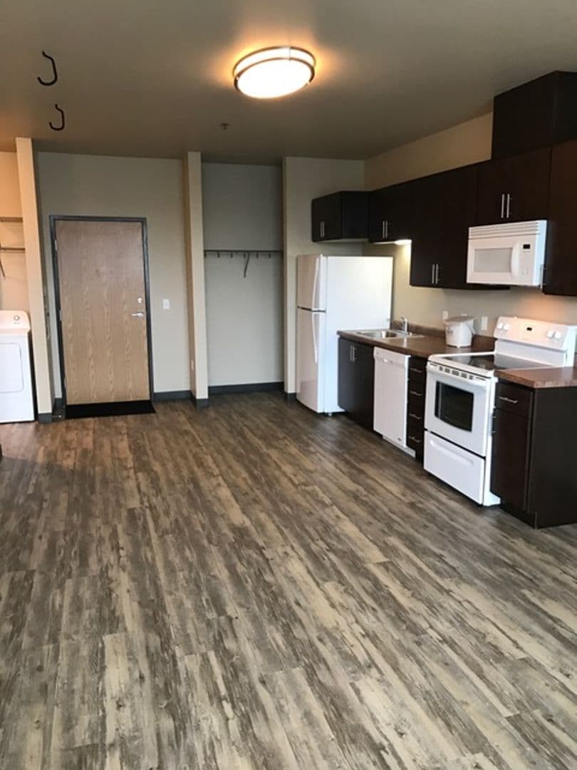 Portland Apartment: 9700 NE Everett Court
