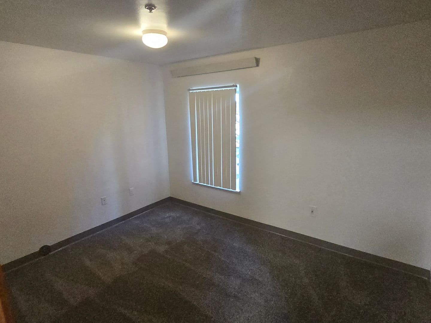 Portland Apartment: 247 SE 160th Ave