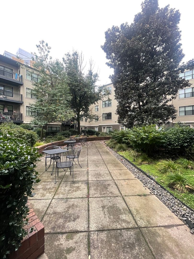 Portland Apartment: 1040 NW 10th Ave