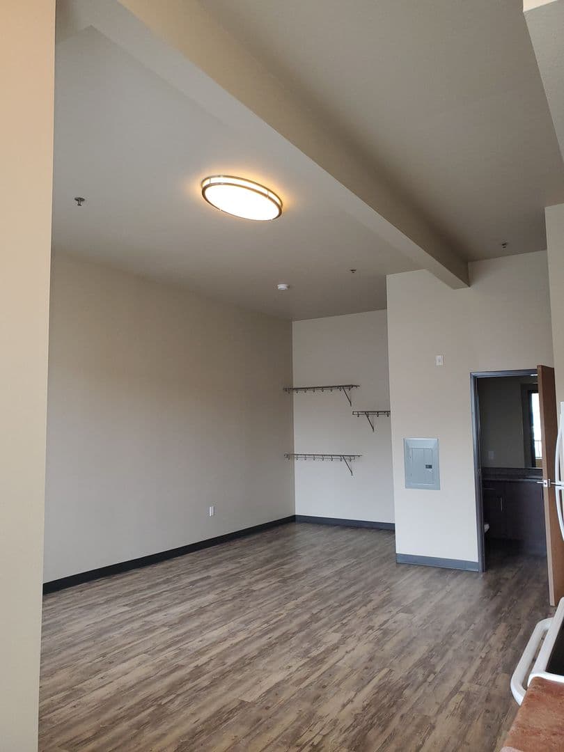 Portland Apartment: 9700 NE Everett Court