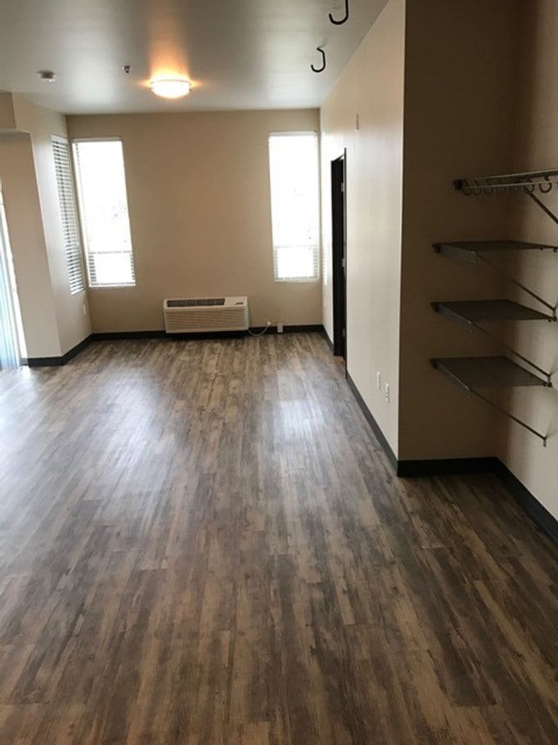 Portland Apartment: 9700 NE Everett Court
