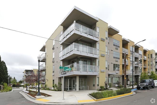 Portland Apartment: 9700 NE Everett Court