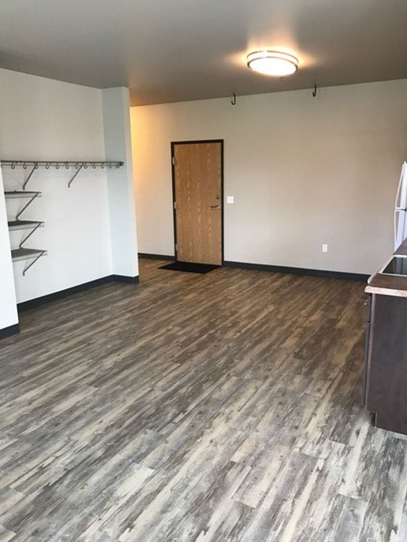 Portland Apartment: 9700 NE Everett Court