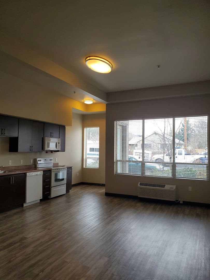 Portland Apartment: 9700 NE Everett Court
