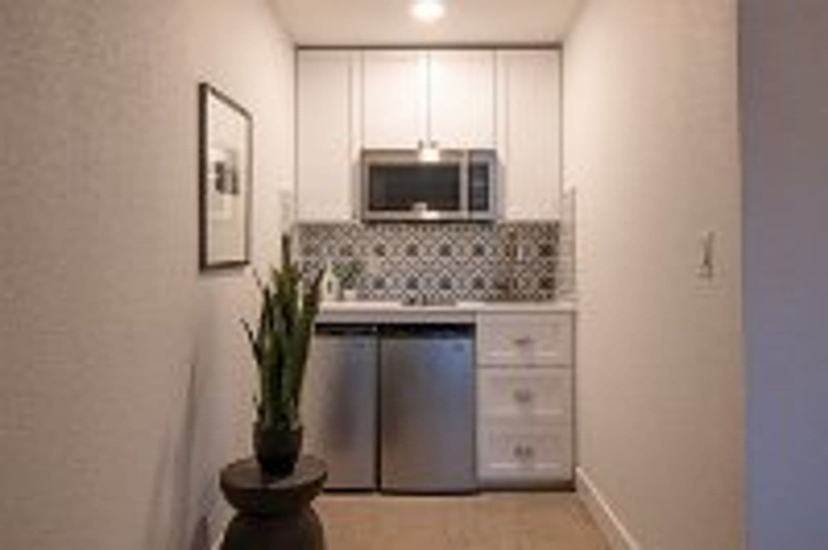 Medford Apartment: 518 N Riverside Ave