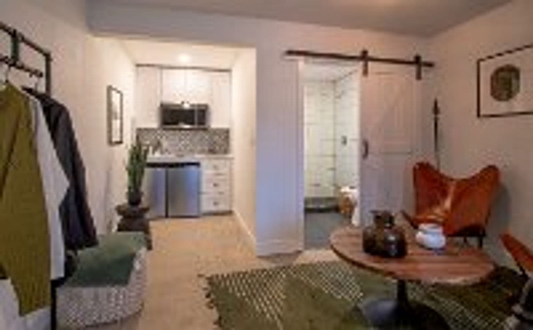 Medford Apartment: 518 N Riverside Ave