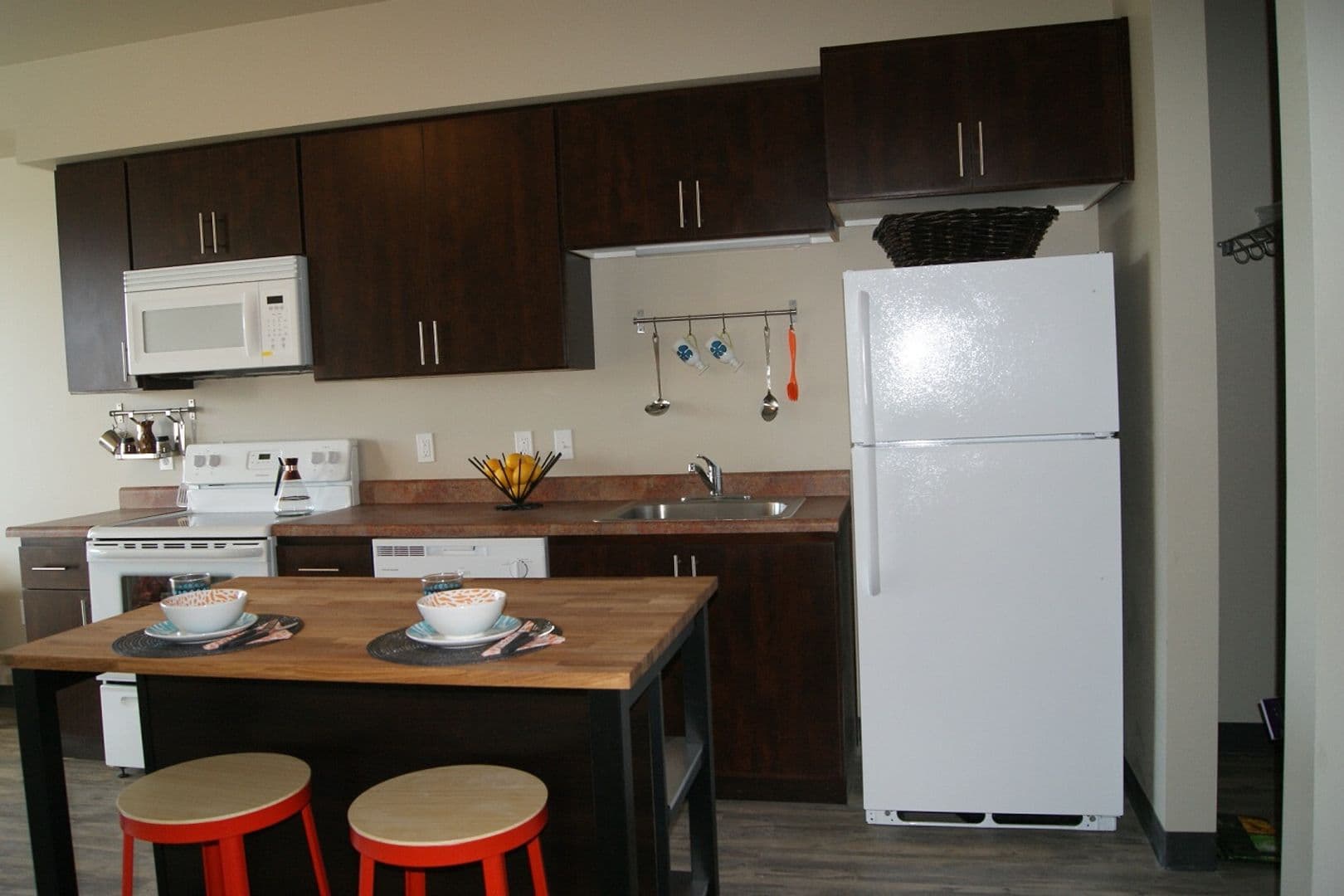 Portland Apartment: 9700 NE Everett Court